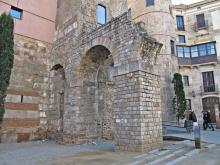 Puerta Praetoria. Reproducción arco acueducto.