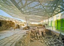 Restos bajo la carpa inferior Restos bajo la carpa inferior