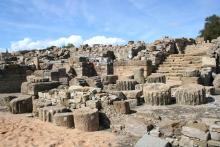 Restos junto a escalera Restos junto a escalera