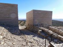 Pórtico de acceso recrecido Pórtico de acceso recrecido