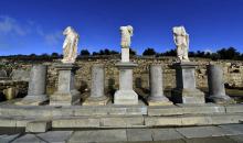 Esculturas y pedestales encontrados en el yacimiento Esculturas y pedestales encontrados en el yacimiento